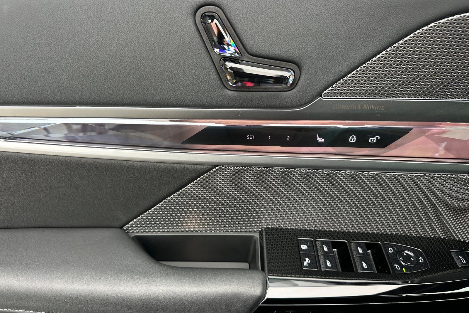 Used 2025 BMW i7 xDrive60 AWD/4WD image 10