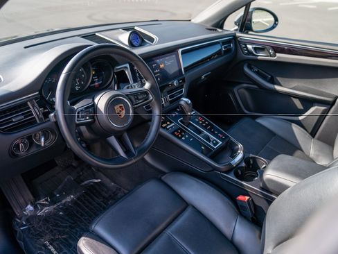 Certified 2024 Porsche Macan AWD/4WD image 4