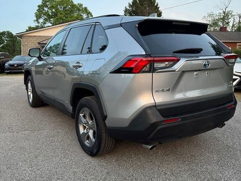 Used 2022 Toyota RAV4 XLE AWD/4WD image 7