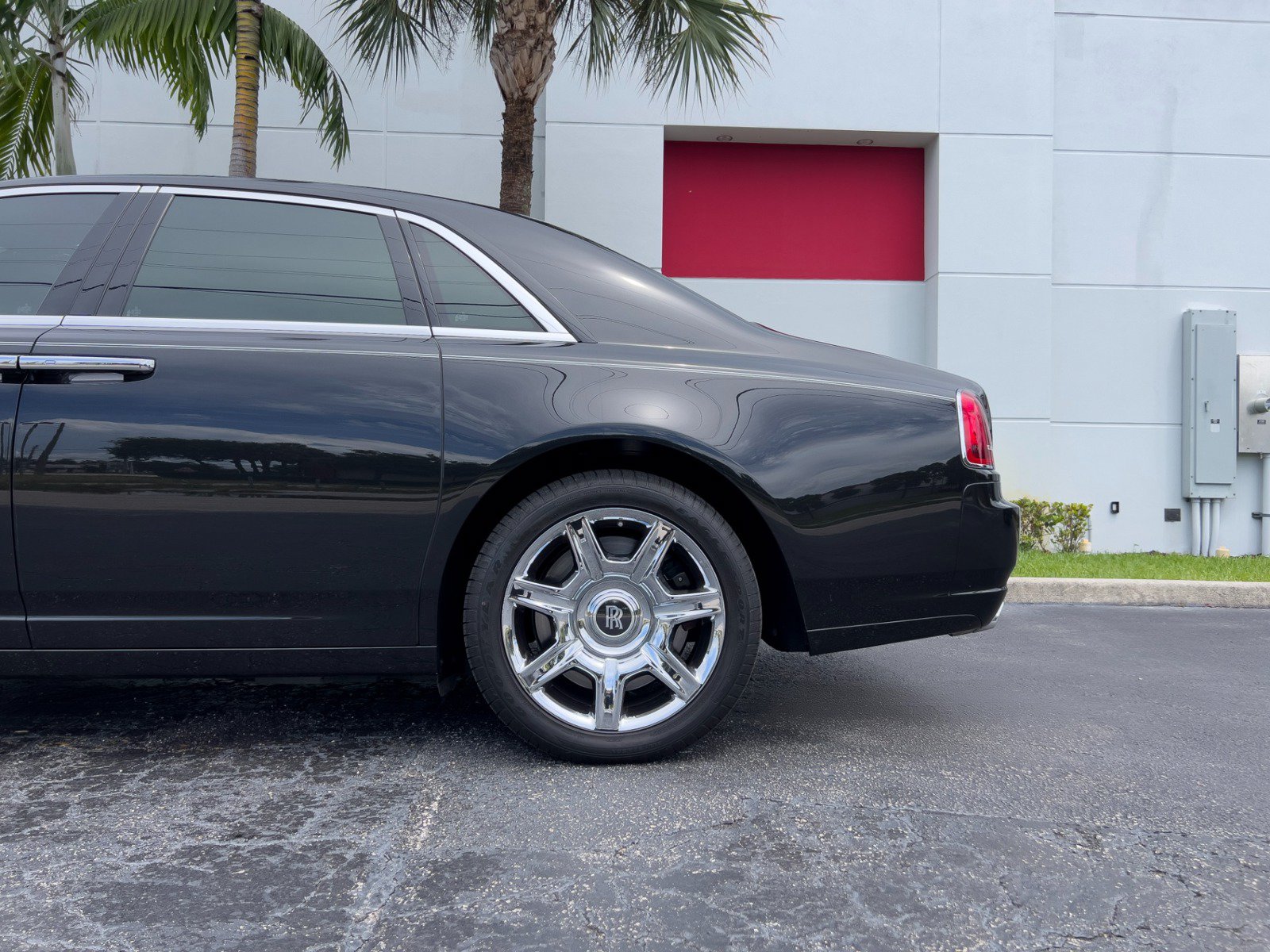 Used 2013 Rolls-Royce Ghost RWD image 27