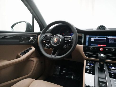 Used 2026 Porsche Macan AWD/4WD image 19