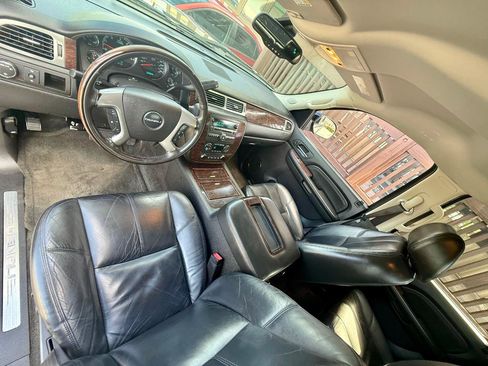 Used 2008 GMC Sierra 1500 Denali AWD/4WD image 16