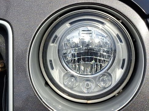 Used 2017 Jeep Wrangler Unlimited Sahara w/ Dual Top Group image 10