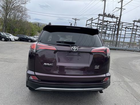 Used 2018 Toyota RAV4 XLE AWD/4WD image 4