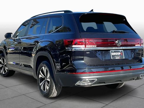 Certified 2025 Volkswagen Atlas SE image 12