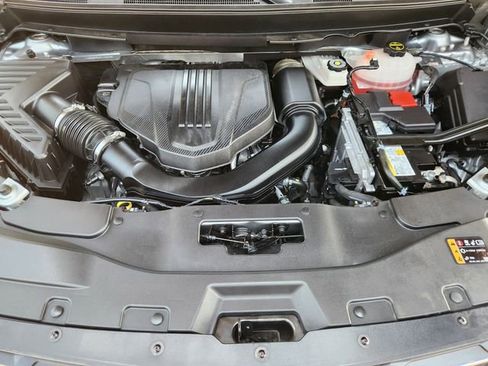 Used 2025 Chevrolet Traverse LT FWD image 32