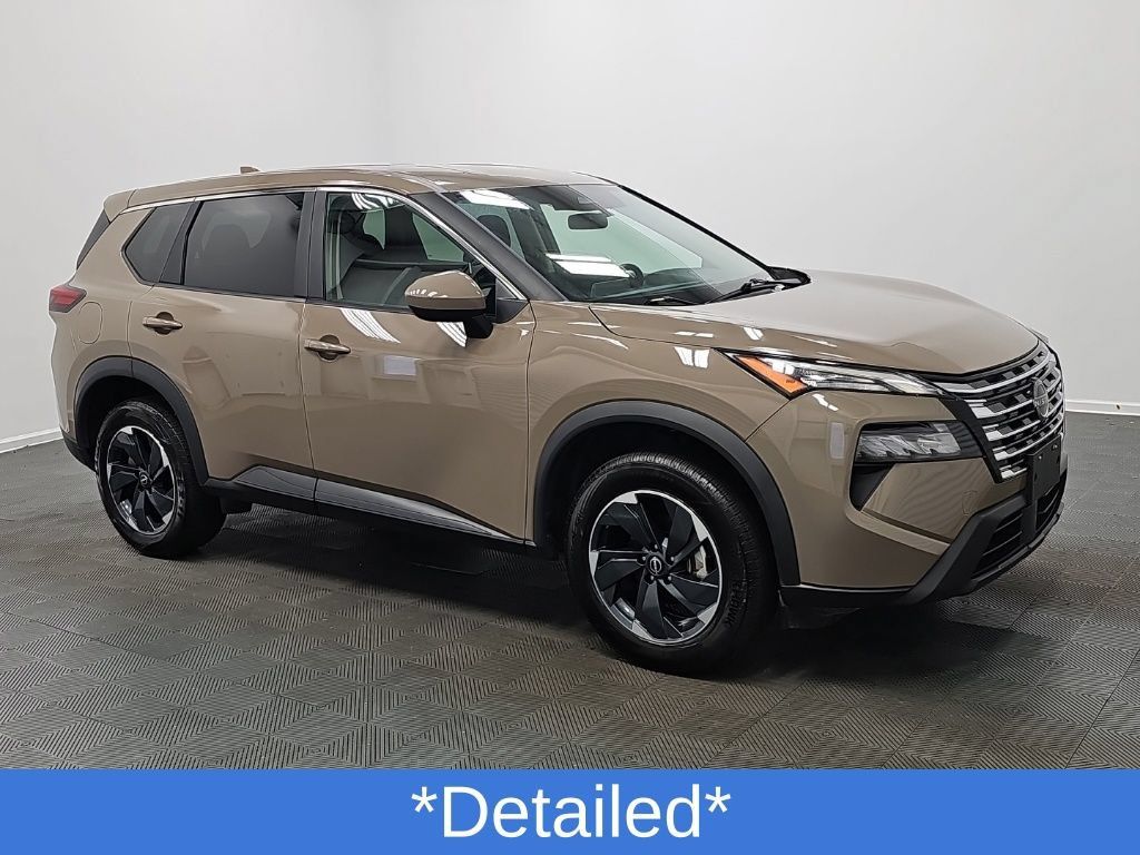 Used 2025 Nissan Rogue SV AWD/4WD image 2