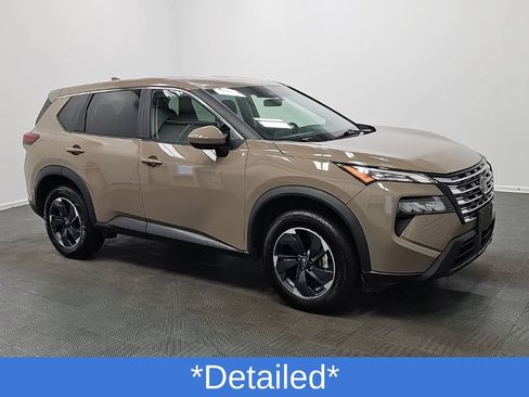 Used 2025 Nissan Rogue SV AWD/4WD image 2