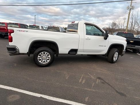 Used 2022 Chevrolet Silverado 2500 LT w/ Convenience Package image 9
