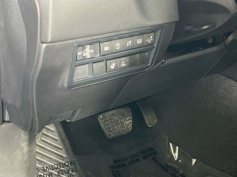 Used 2025 Toyota Tundra Limited AWD/4WD image 10