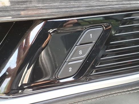 Used 2022 Jeep Wagoneer Series III w/ Premium Group I AWD/4WD image 12