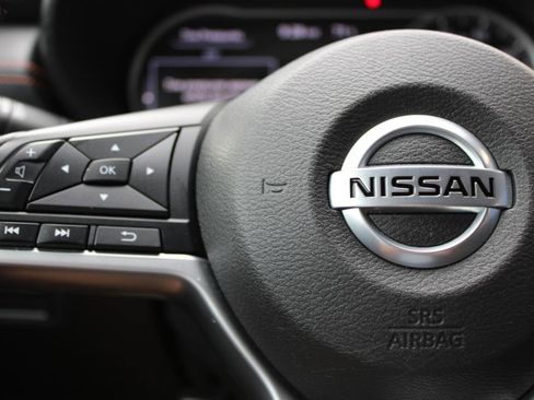 Used 2021 Nissan Versa SR FWD image 19