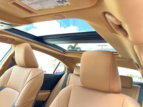 Certified 2023 Lexus ES 350 w/ Premium Package image 18