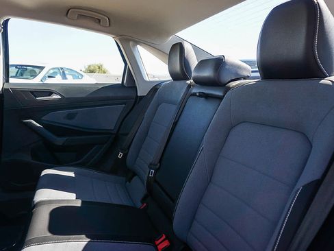 Used 2025 Volkswagen Jetta SE image 19