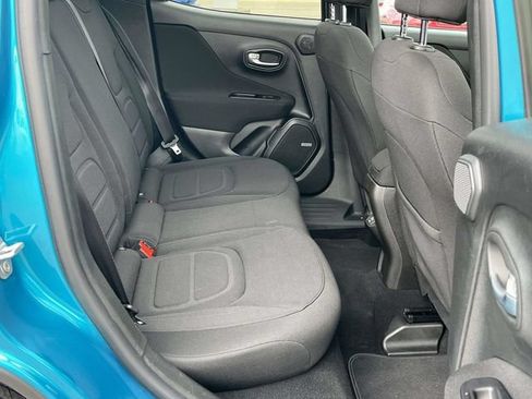 Used 2021 Jeep Renegade Latitude w/ Luxury Group I FWD image 21