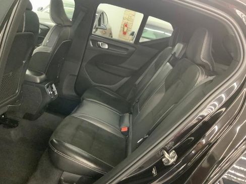 Used 2020 Volvo XC40 T5 R-Design image 12