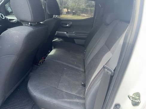 Used 2017 Toyota Tacoma TRD Off-Road image 9