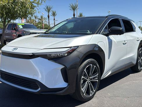 Used 2024 Toyota bZ4X AWD w/ Weather Package image 4