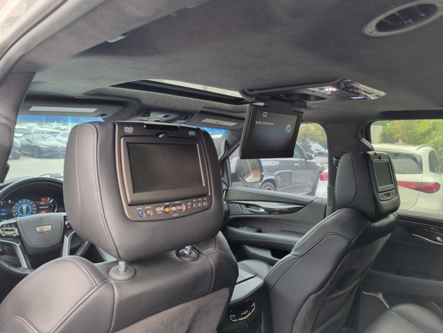 Used 2018 Cadillac Escalade Platinum AWD/4WD image 16
