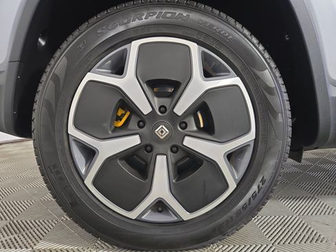 Used 2024 Rivian R1S Adventure AWD/4WD image 12
