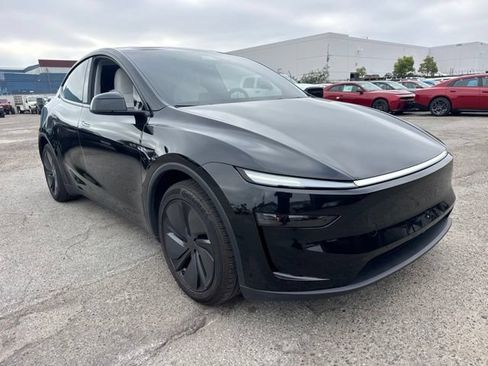 Used 2026 Tesla Model Y 2WD image 3
