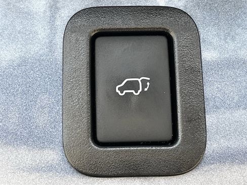 Used 2018 Toyota Highlander Limited image 30