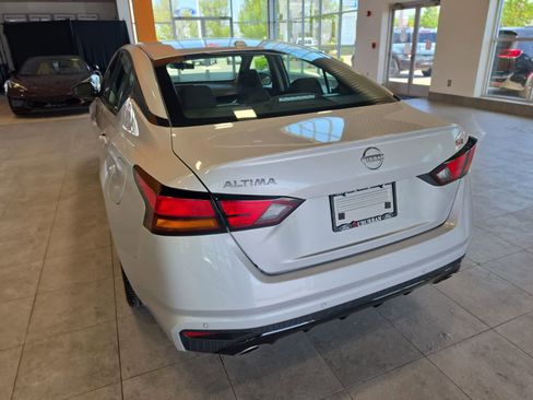 Used 2023 Nissan Altima 2.5 SR FWD image 10