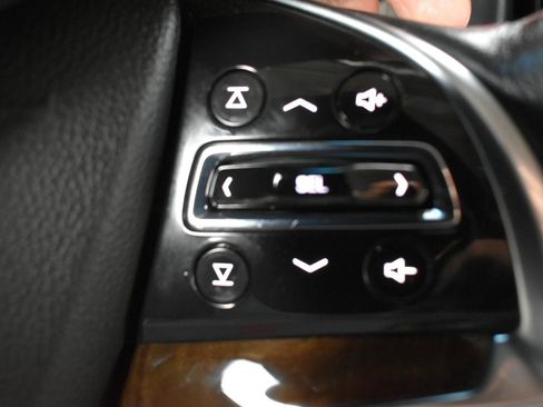 Used 2020 Cadillac Escalade ESV Premium Luxury image 16