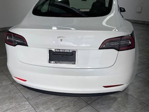 Used 2023 Tesla Model 3 Standard Range image 16