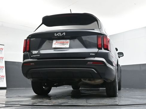 Used 2023 Kia Sorento LX image 40