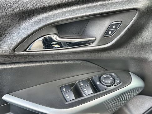 Used 2025 Chevrolet Trax LS w/ LS Convenience Package FWD image 21
