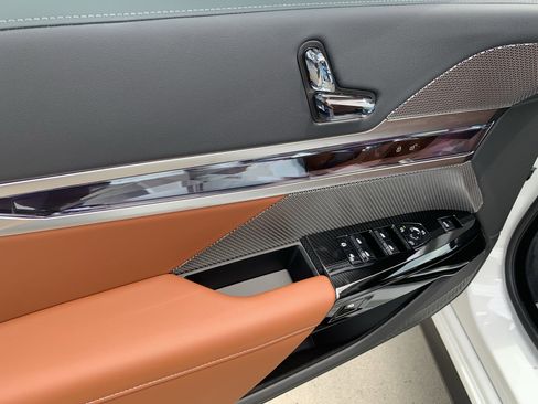 New 2025 BMW 750e xDrive image 13