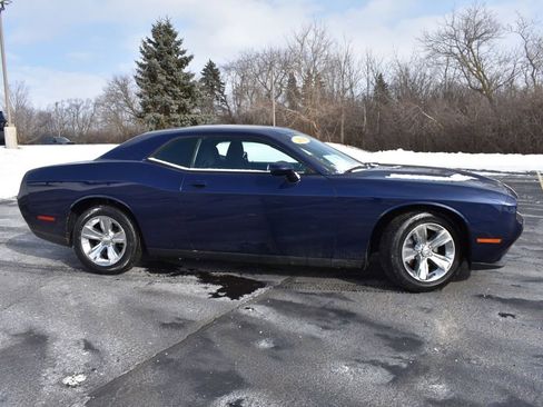 Used 2016 Dodge Challenger SXT image 4