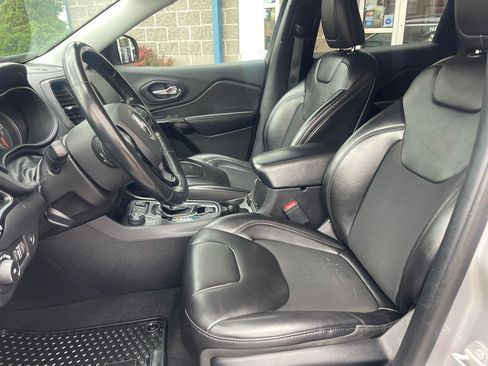 Used 2020 Jeep Cherokee Latitude Plus AWD/4WD image 16