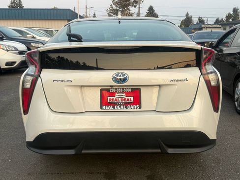 Used 2017 Toyota Prius Four Touring w/ Carpet Mat Package FWD image 5