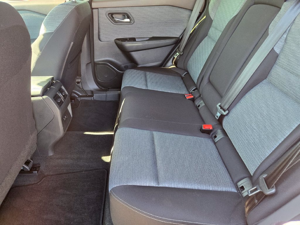Certified 2023 Nissan Rogue SV FWD image 13