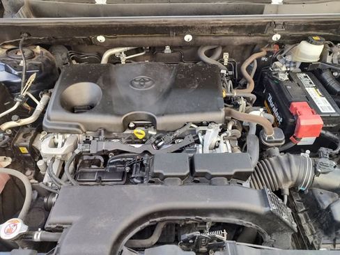 Used 2020 Toyota RAV4 XLE Premium FWD image 32