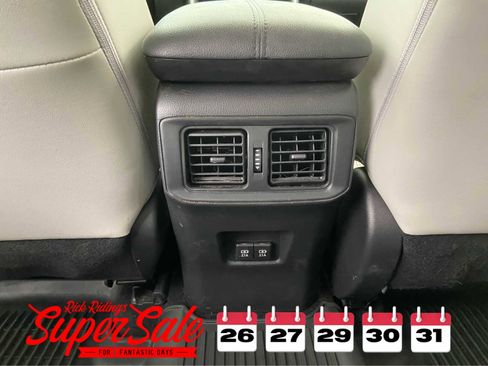 Used 2019 Toyota RAV4 XLE Premium image 16