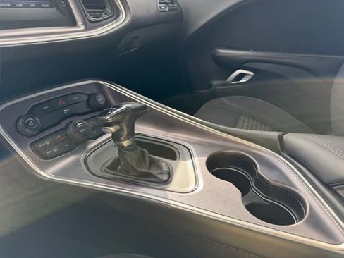 Used 2015 Dodge Challenger SXT image 23