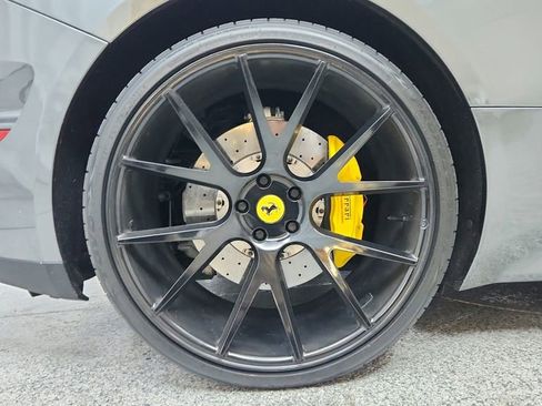 Used 2018 Ferrari California T image 13