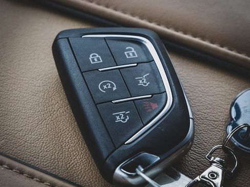 Used 2022 Cadillac Escalade Sport w/ LPO, ONYX Package image 45