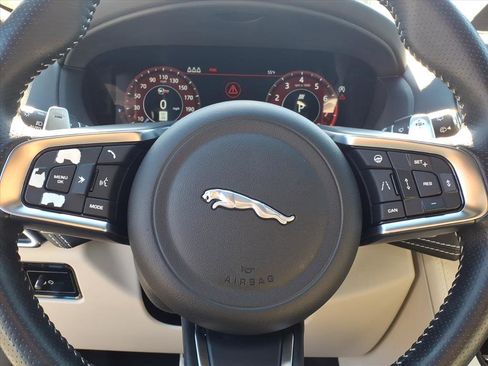 Used 2020 Jaguar F-PACE SVR image 11