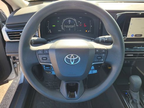 Used 2025 Toyota Camry LE FWD image 21