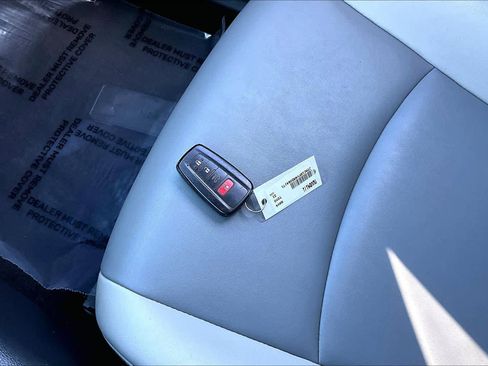 Used 2021 Toyota RAV4 XLE Premium FWD image 14