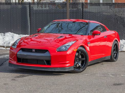 Used 2010 Nissan GT-R Premium image 8