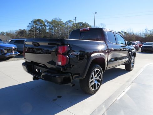 Used 2023 Chevrolet Colorado Z71 w/ Z71 Convenience Package 2 image 4