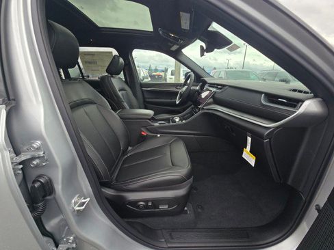 New 2025 Jeep Grand Cherokee Limited AWD/4WD image 12