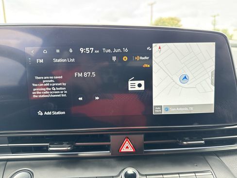 Used 2025 Hyundai Elantra SEL FWD image 12
