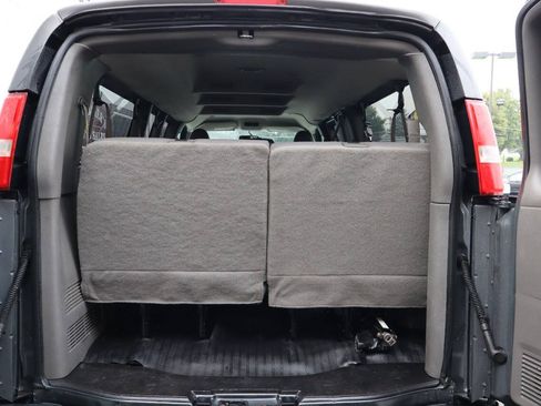 Used 2017 Chevrolet Express 3500 LS RWD image 4