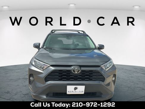 Used 2021 Toyota RAV4 XLE FWD image 2